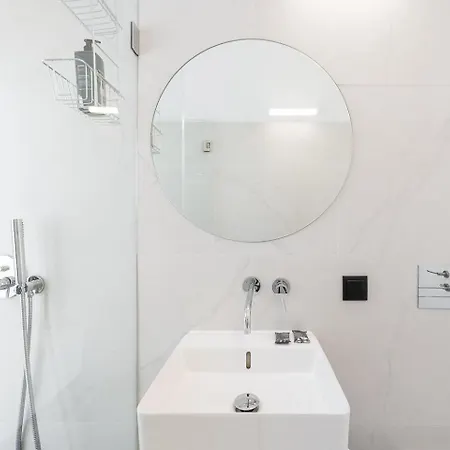 Daire Guestready - Elegant Retreat With Terrace